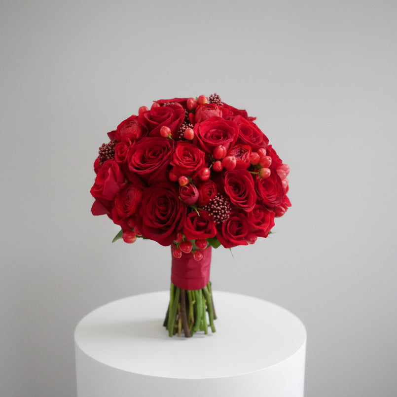 Red wedding bouquet 紅色花球