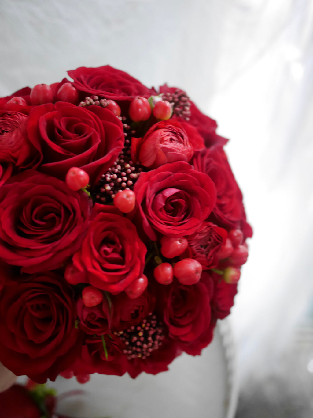 Red wedding bouquet 紅色花球